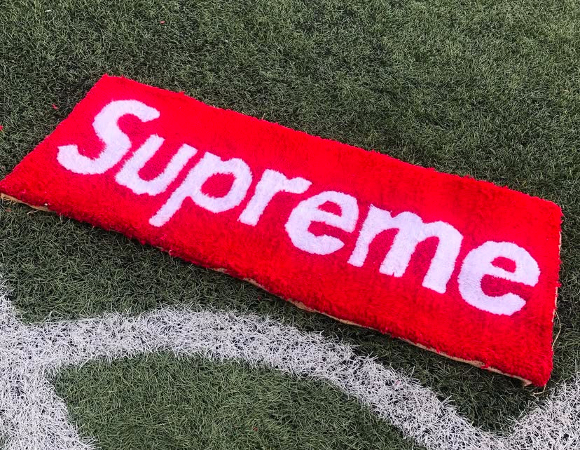 SUPREME RUG ❤️